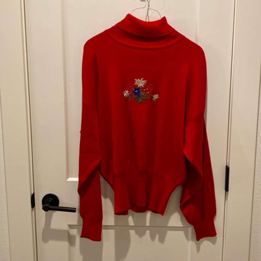 Meister Ladies Ski Sweater.‎  Red w/Flowers.  Large.  Mock Turtle Neck.
